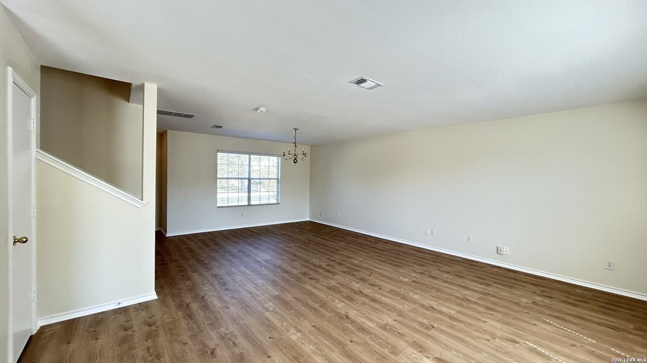 8818 Summer Trail St - Photo 5 of 31