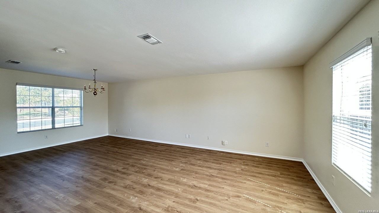 8818 Summer Trail St - Photo 6 of 31