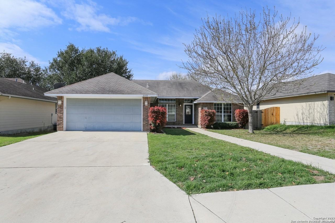 2172 Bentwood Dr - Photo 2 of 14