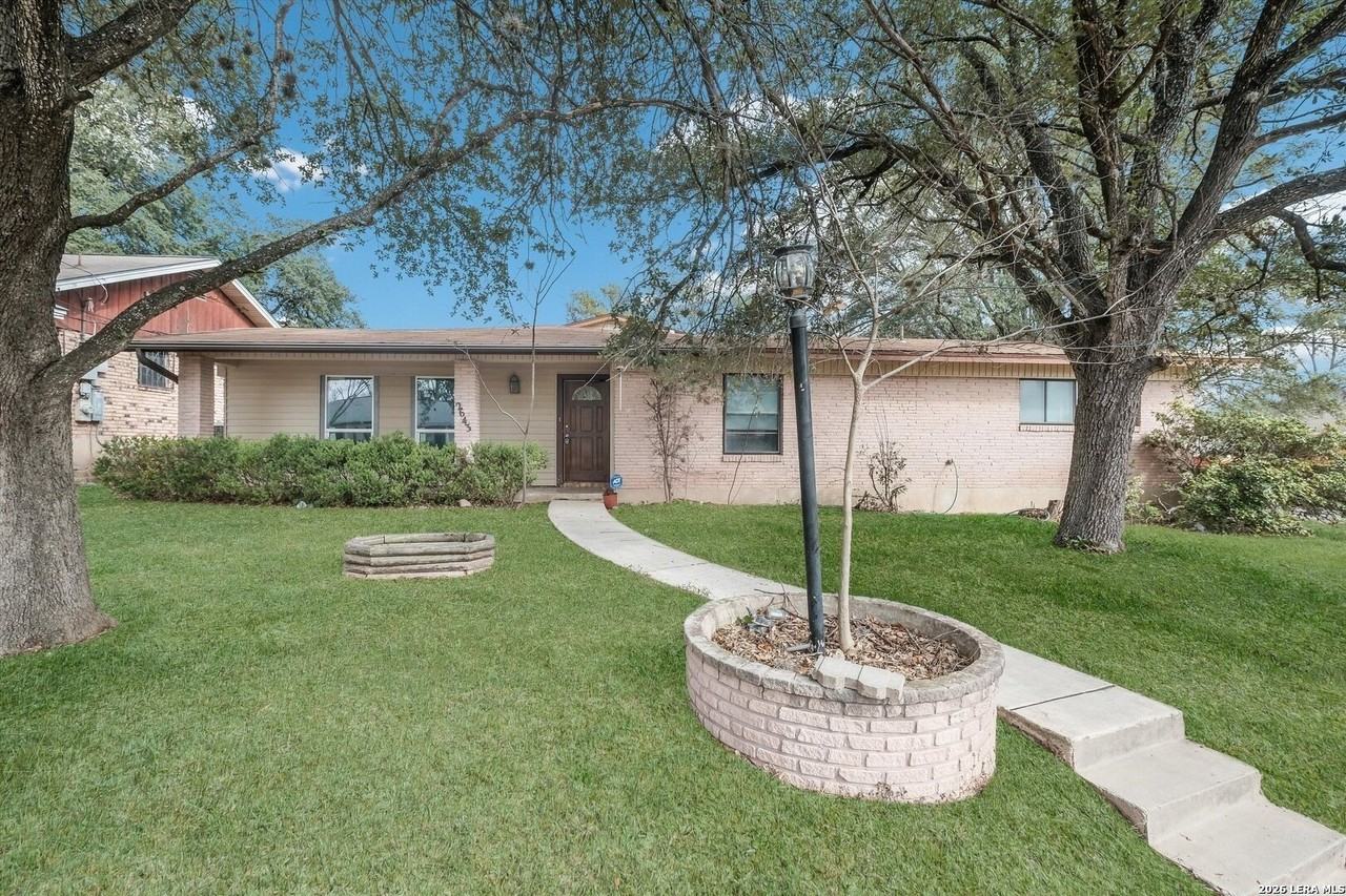 2643 Waleetka St - Photo 5 of 31