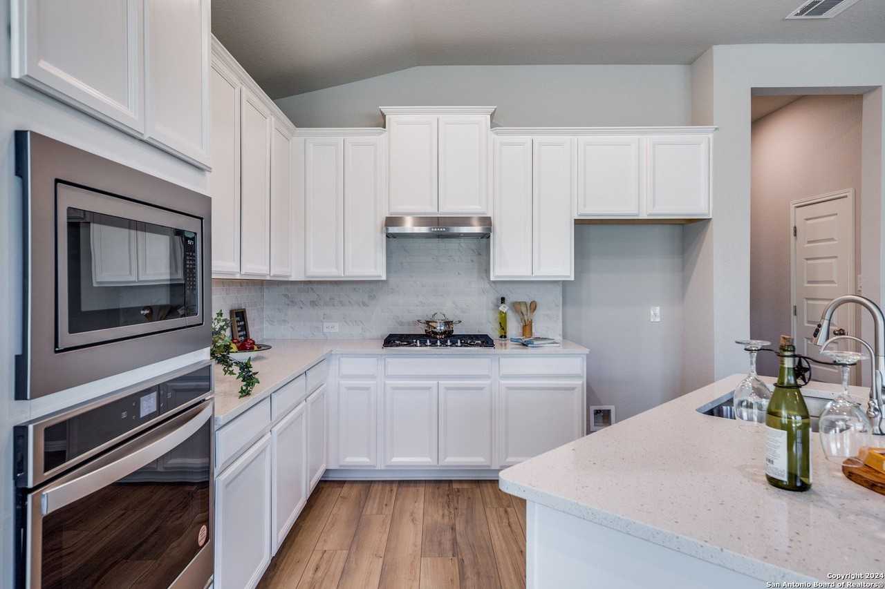 9543 Witten Dr - Photo 2 of 39