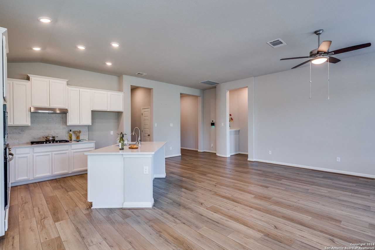 9543 Witten Dr - Photo 3 of 39