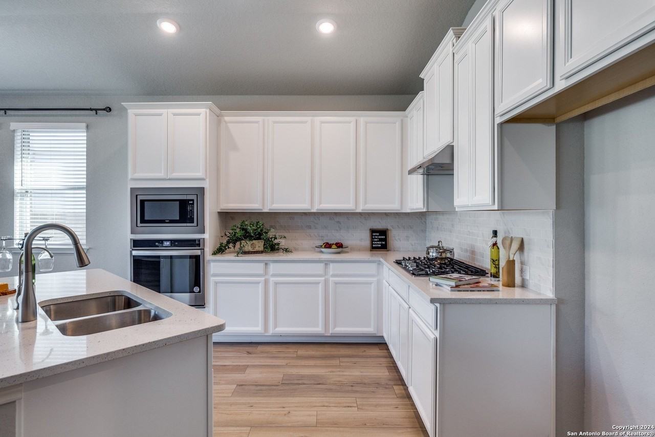 9543 Witten Dr - Photo 5 of 39