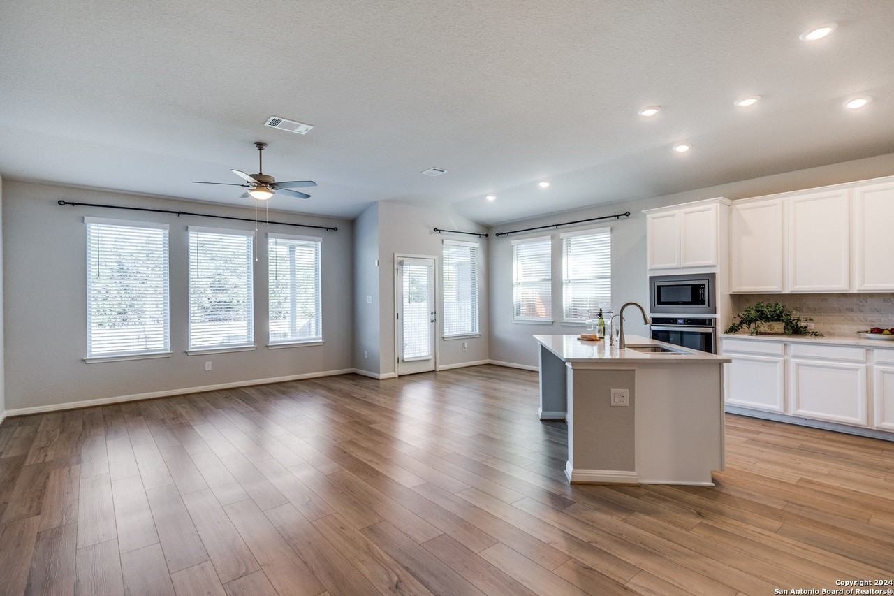 9543 Witten Dr - Photo 7 of 39