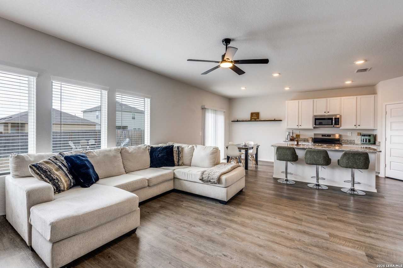 1144 Whitney Way Ln - Photo 3 of 12