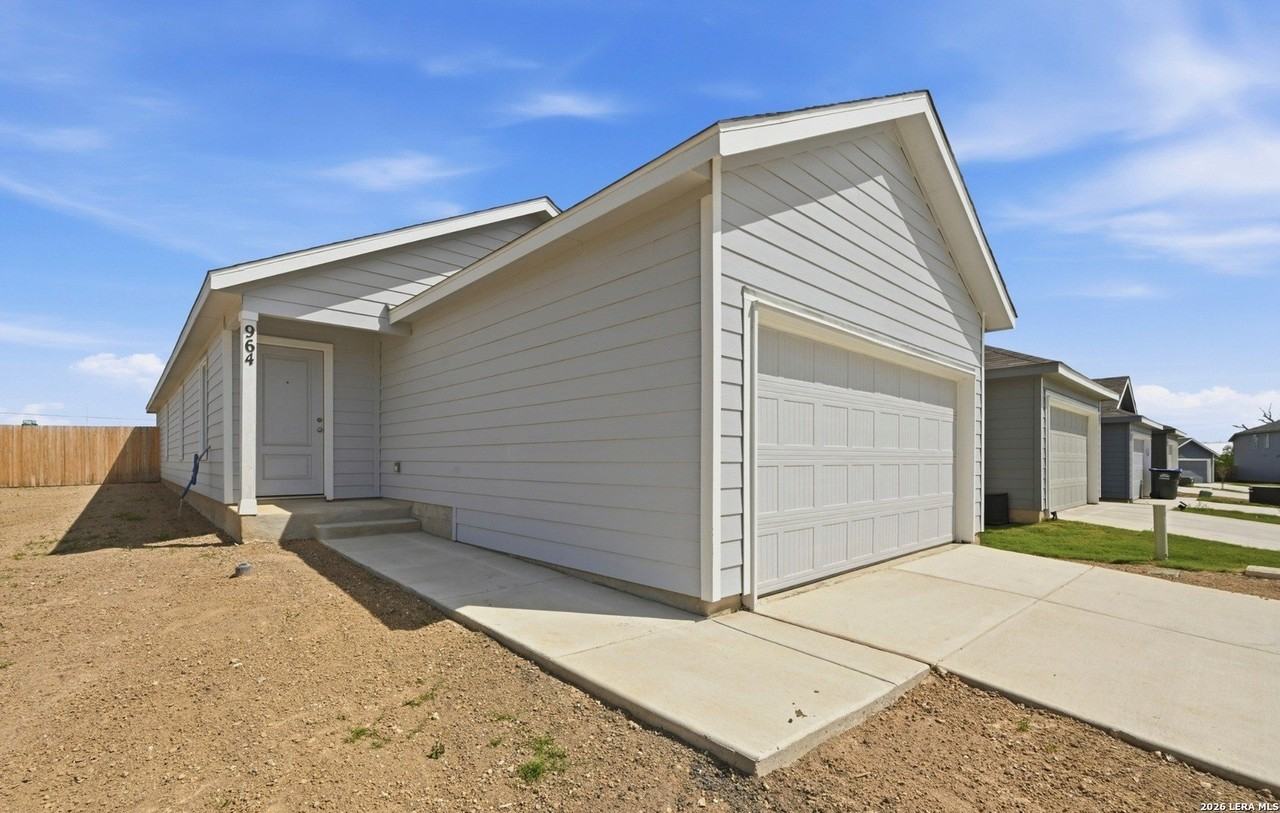 964 Pastar Crk - Photo 2 of 24