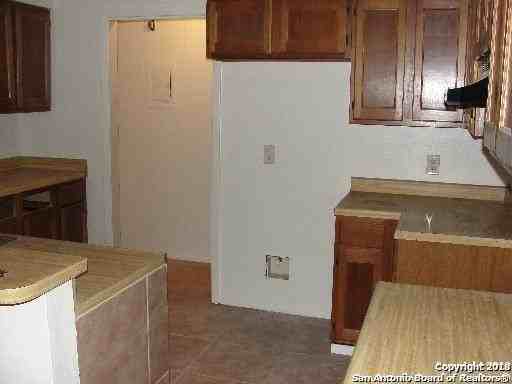 4710 Oakfield Way - Photo 4 of 10