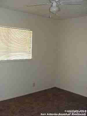 4710 Oakfield Way - Photo 5 of 10