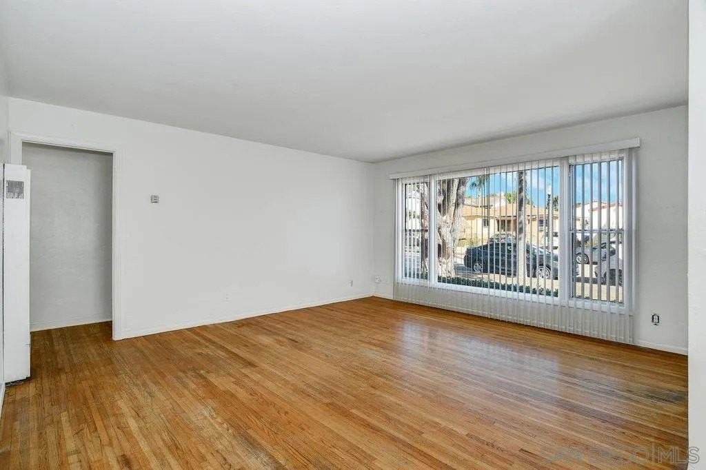 4518 52nd St - Photo 4 of 31