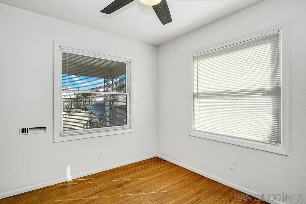 4518 52nd St - Photo 5 of 31