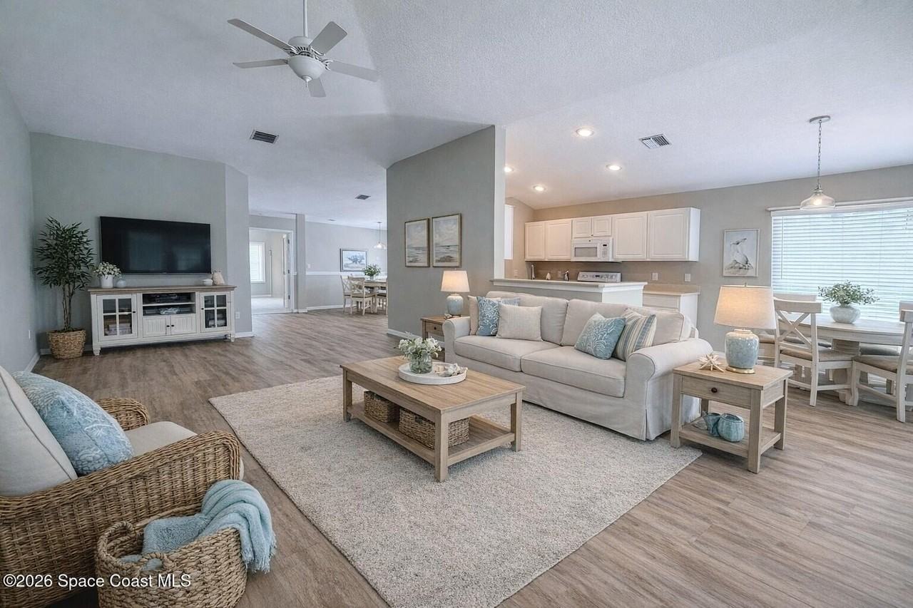 812 Handsome Cab Ln #201 - Photo 7 of 36