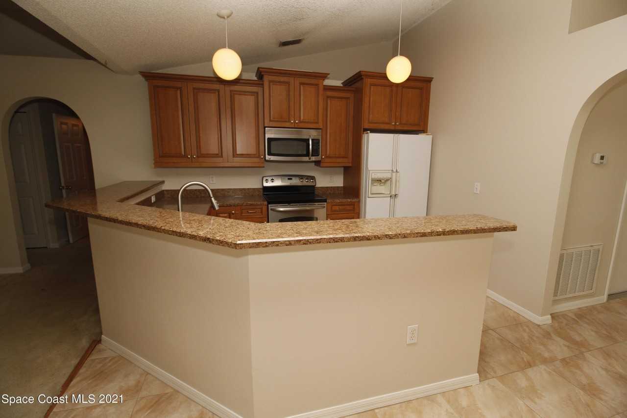 1725 Holbrook Rd Nw - Photo 7 of 18