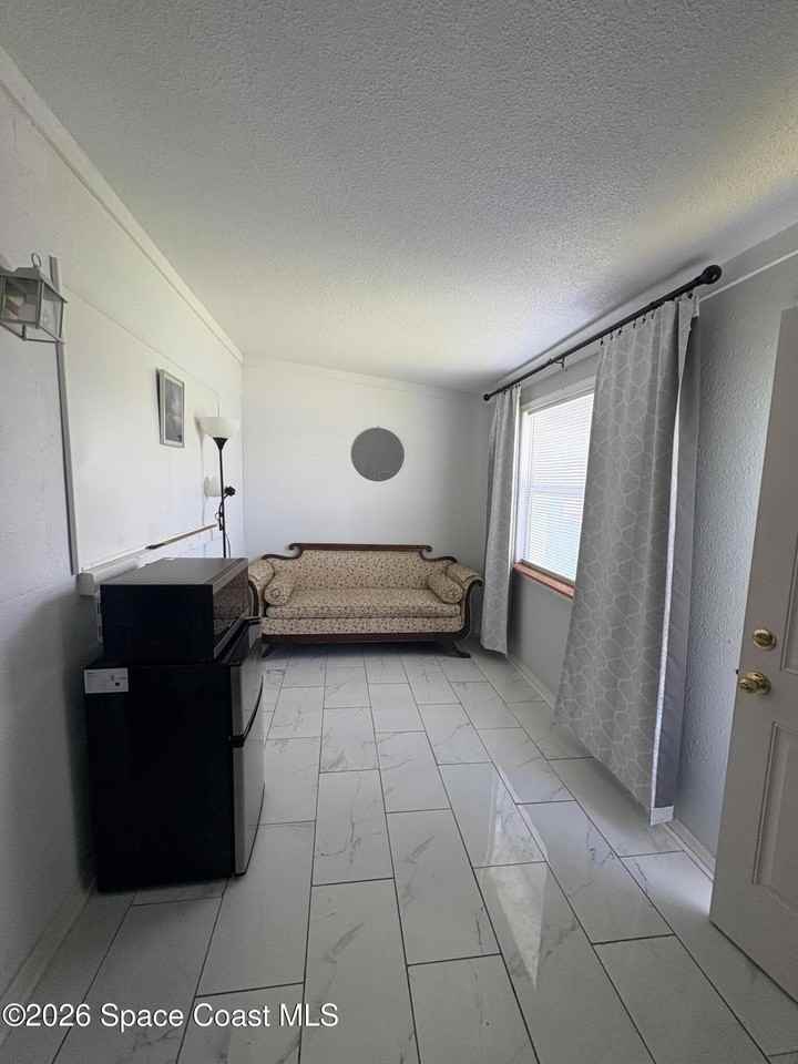 127 Roosevelt Ave Unit 127d - Photo 3 of 6