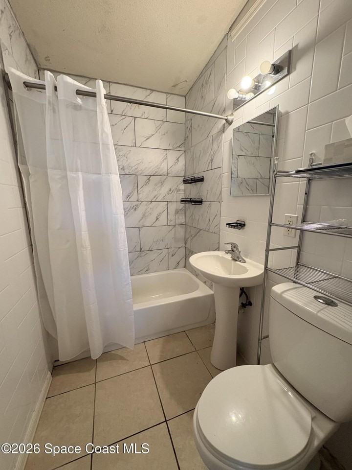 127 Roosevelt Ave Unit 127d - Photo 6 of 6