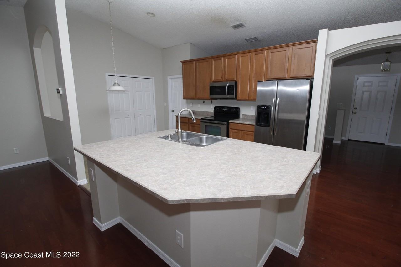 3291 San Jose Ave Se - Photo 6 of 16