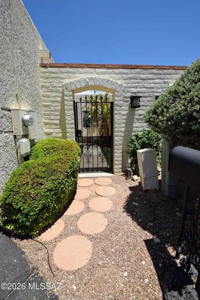 814 N Crescent Ln - Photo 3 of 26