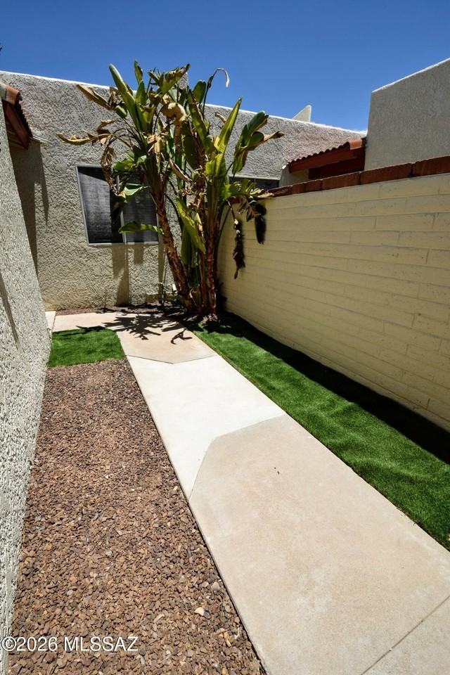 814 N Crescent Ln - Photo 4 of 26