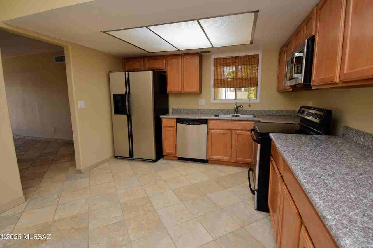 814 N Crescent Ln - Photo 6 of 26