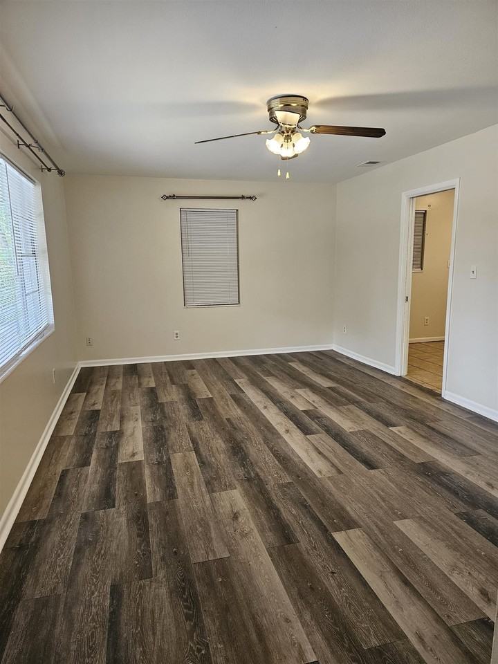 550 E Bradford Rd - Photo 2 of 21