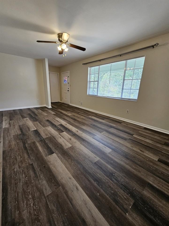 550 E Bradford Rd - Photo 4 of 21