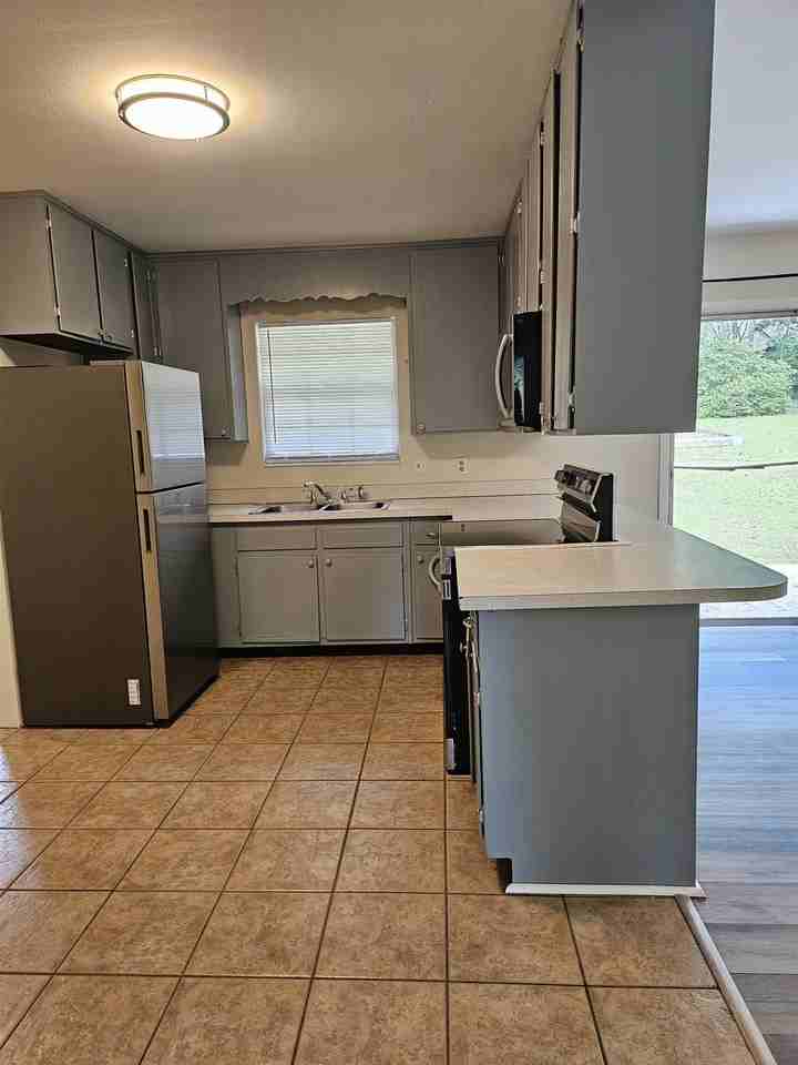 550 E Bradford Rd - Photo 6 of 21