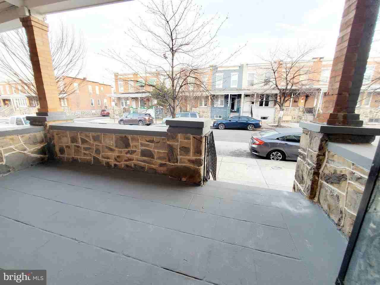 2729 Ashland Ave - Photo 5 of 27