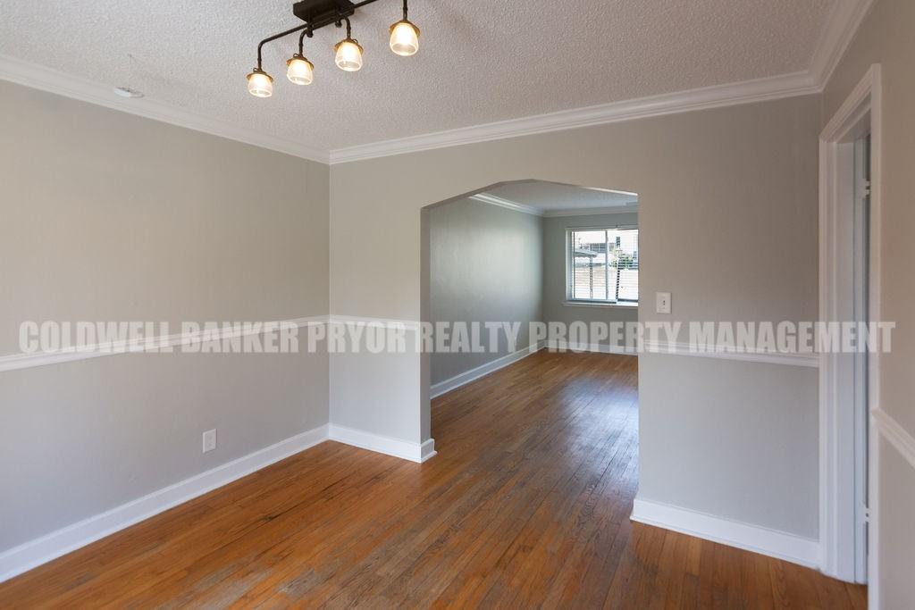 128 S Saint Marks Ave #1 - Photo 3 of 27