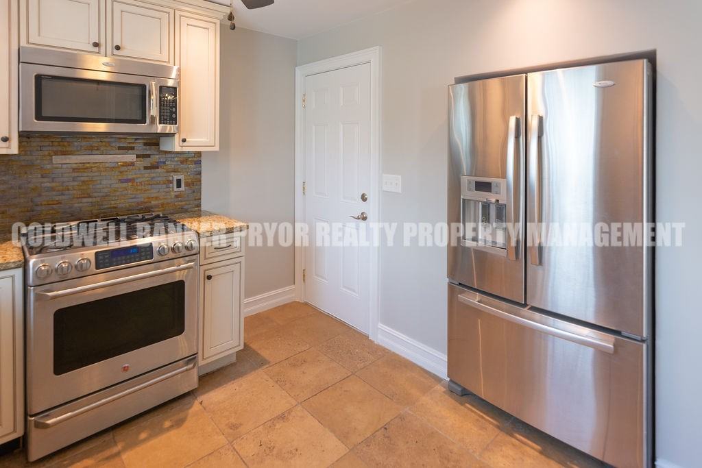 128 S Saint Marks Ave #1 - Photo 5 of 27