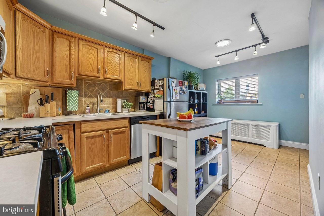 166 Grape St - Photo 5 of 14