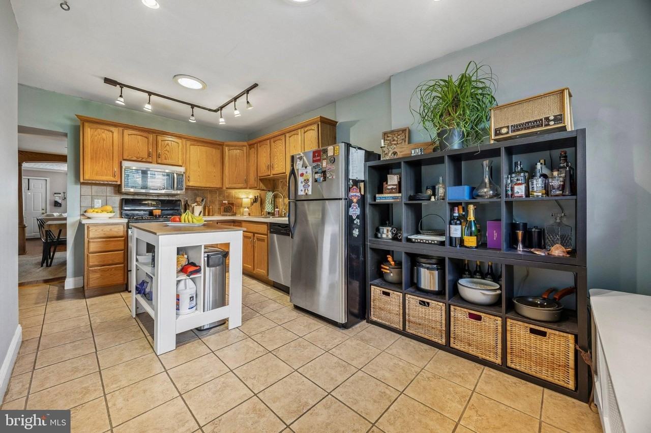 166 Grape St - Photo 6 of 14