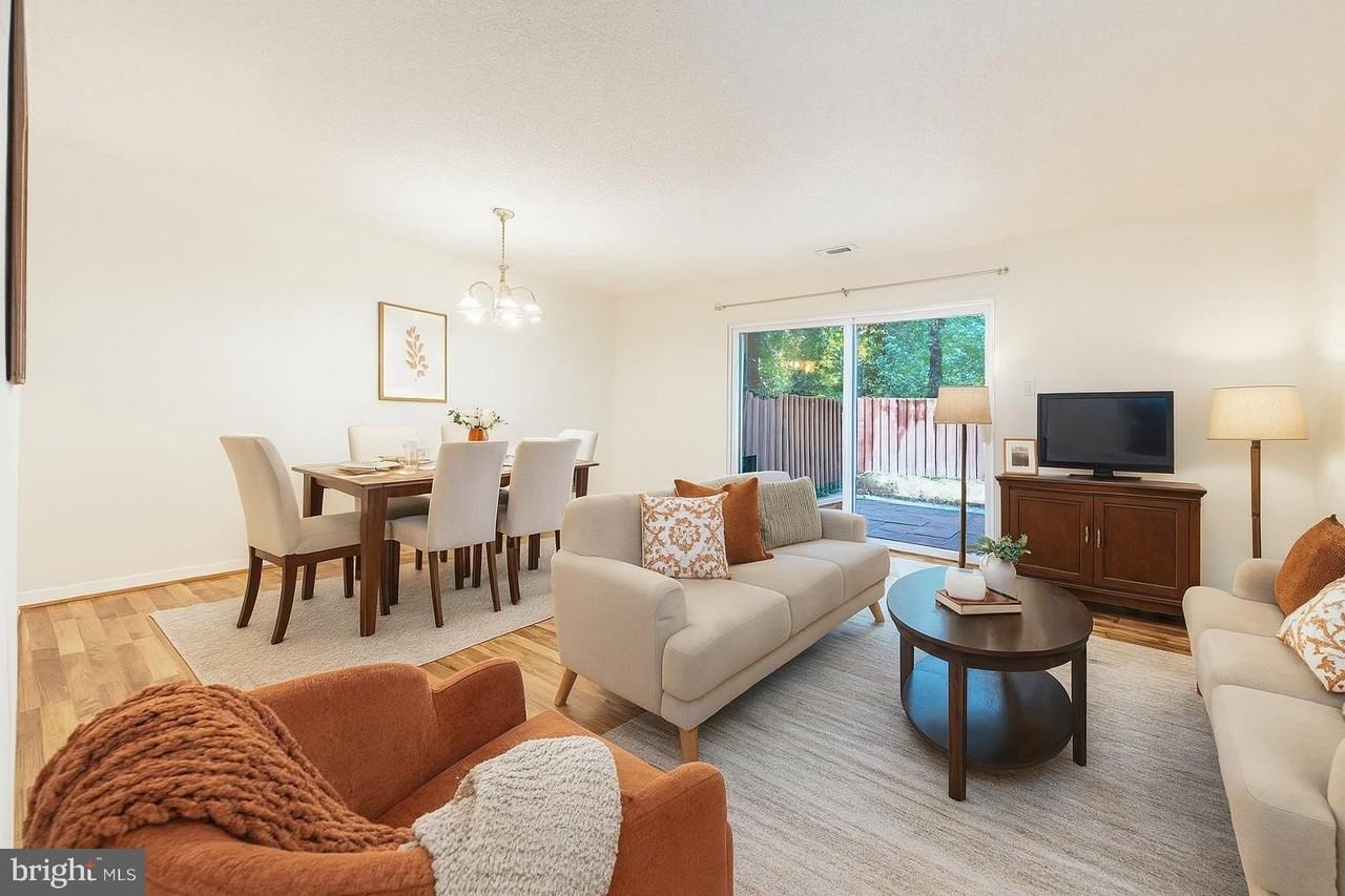 2232 Southgate Sq - Photo 2 of 49