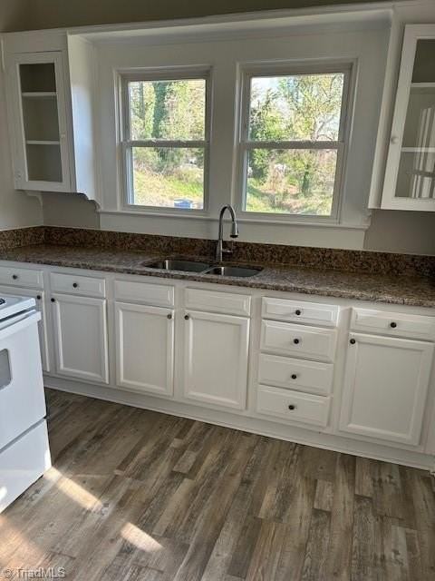 419 E 28th St - Photo 2 of 13