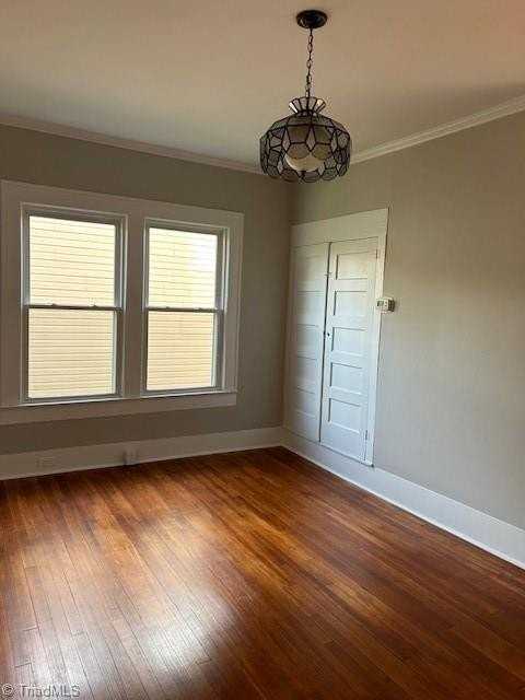 419 E 28th St - Photo 5 of 13