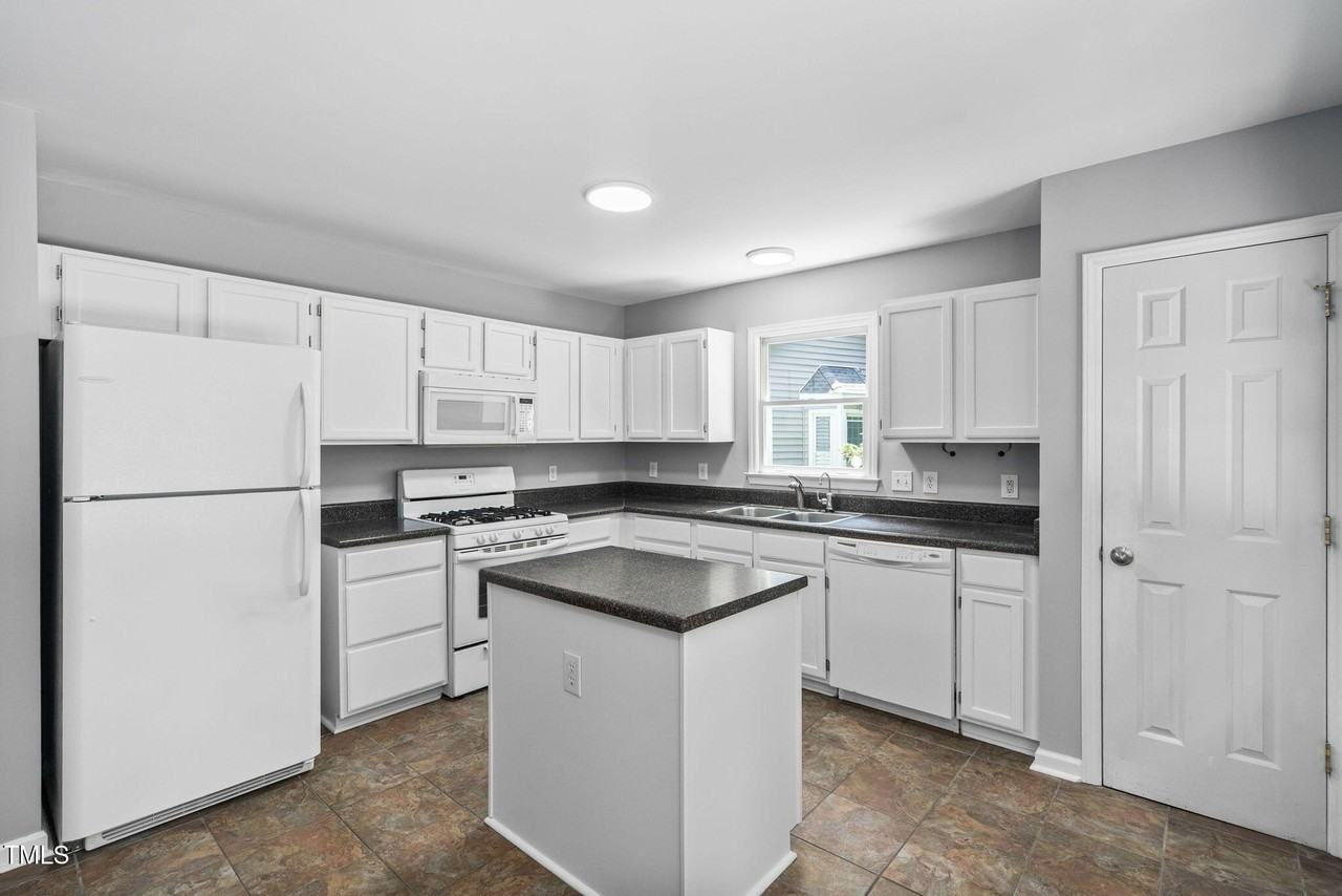 2912 Enson Pl - Photo 3 of 47