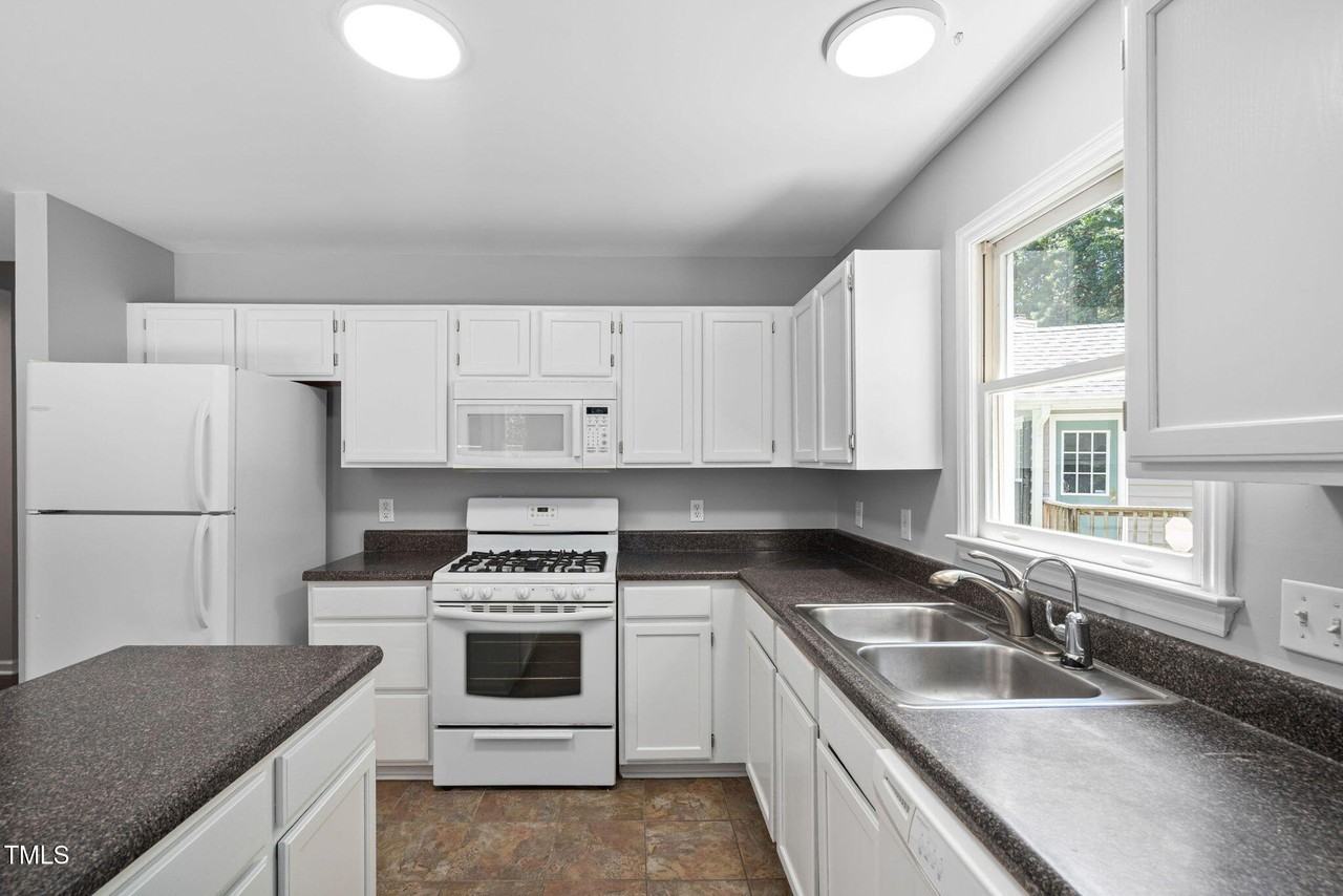 2912 Enson Pl - Photo 4 of 47