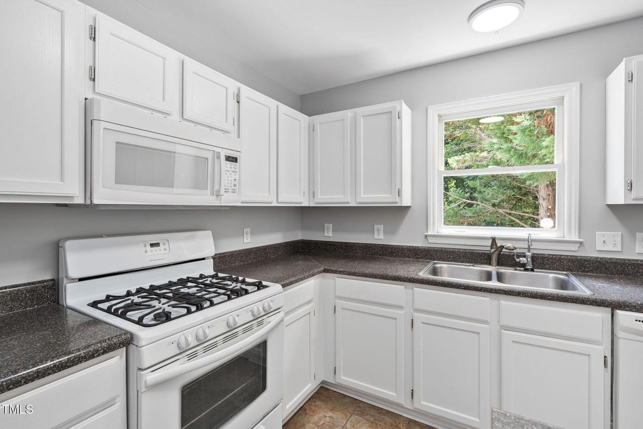 2912 Enson Pl - Photo 5 of 47