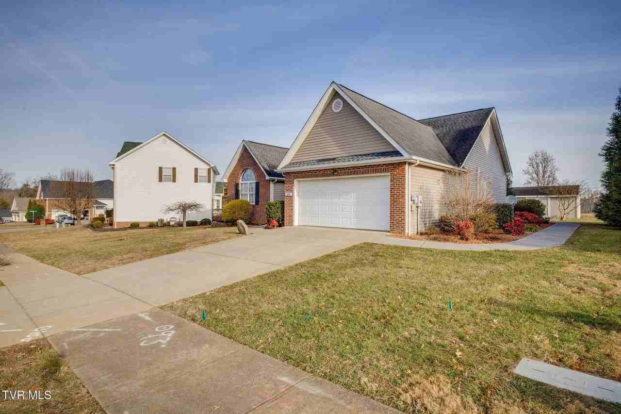 205 Rockingham Meadows Dr - Photo 2 of 30