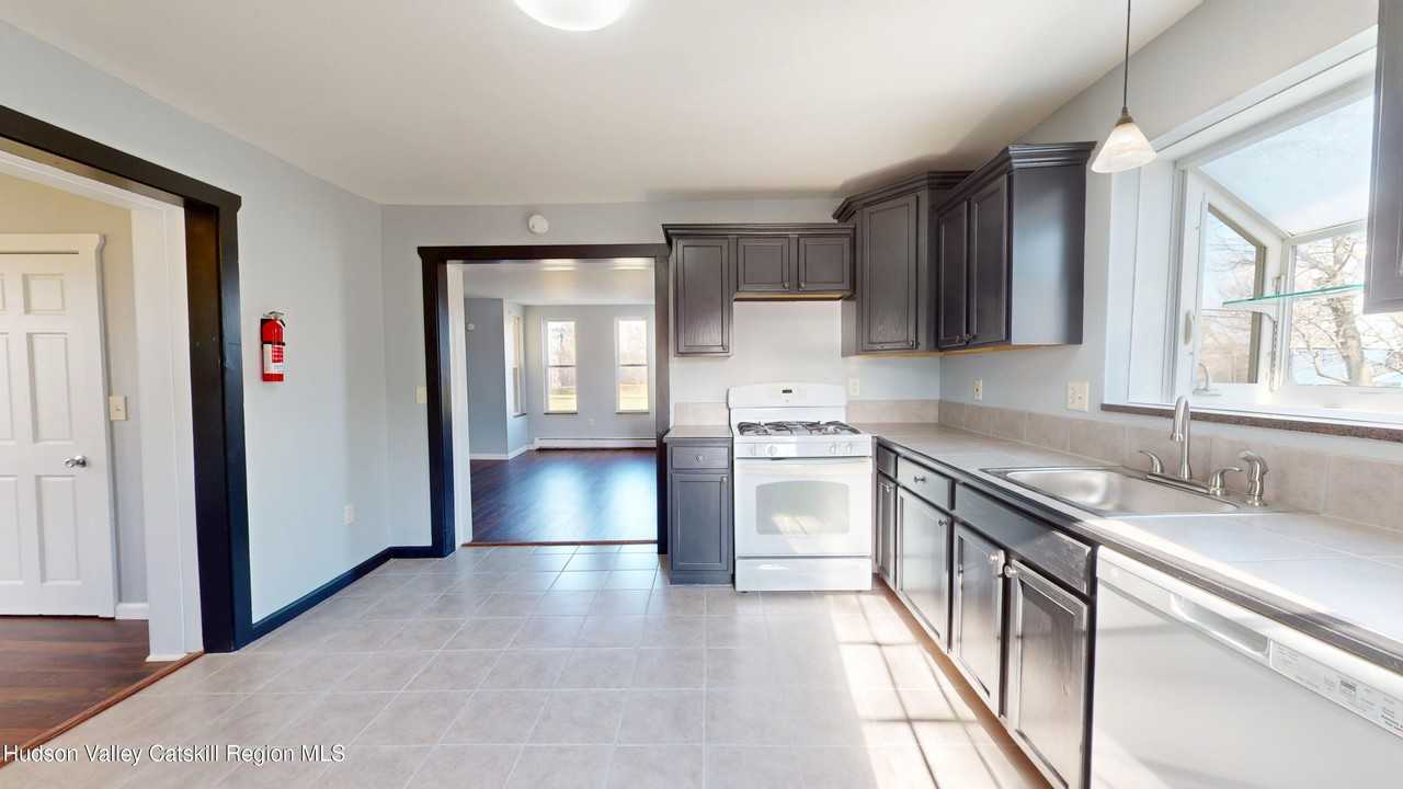 16 Bailey St - Photo 2 of 31