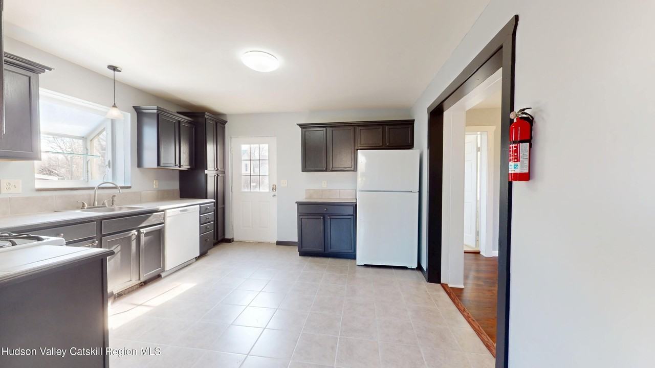 16 Bailey St - Photo 3 of 31