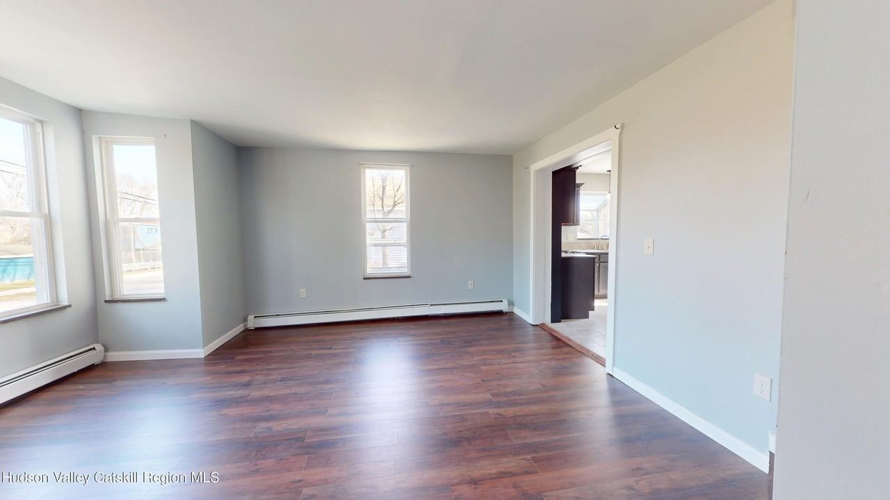 16 Bailey St - Photo 5 of 31