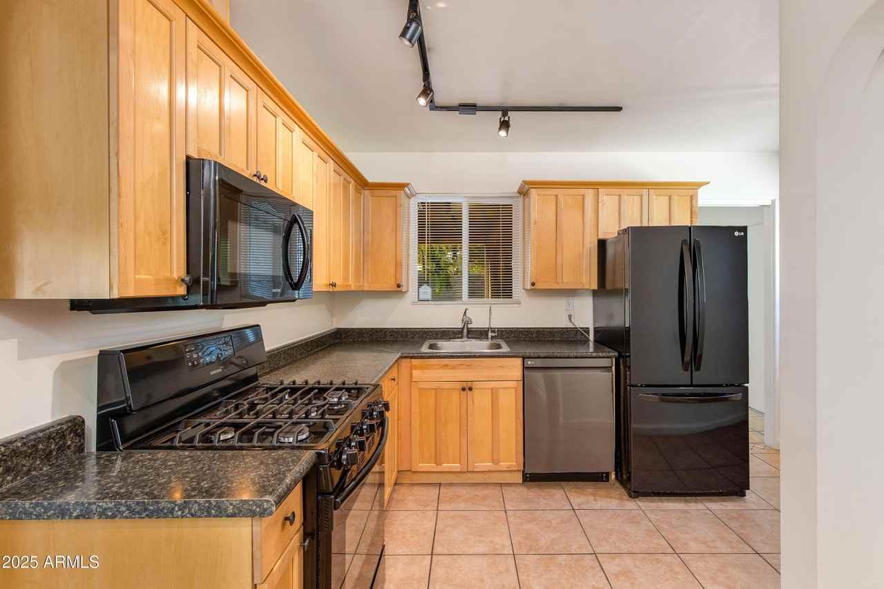 4808 N 29th Pl - Photo 4 of 18