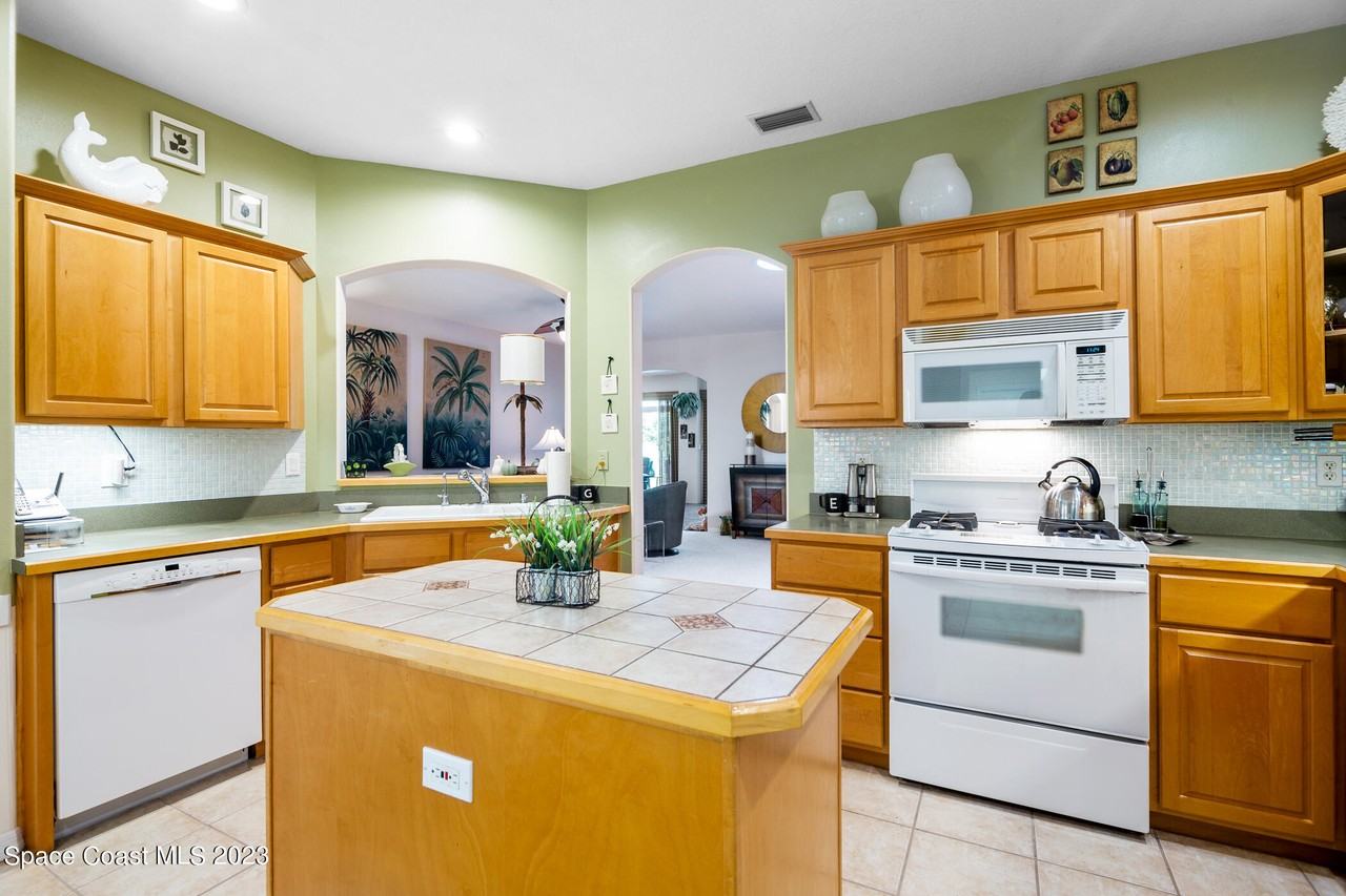 4932 Oaklefe Ct #1 - Photo 3 of 10