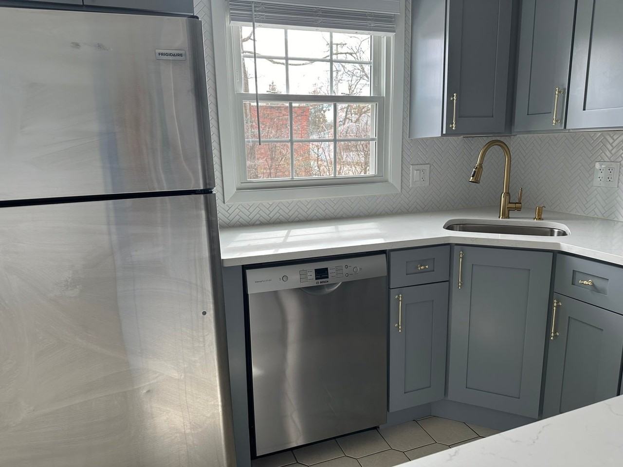 340 Waukegan Rd - Photo 3 of 22