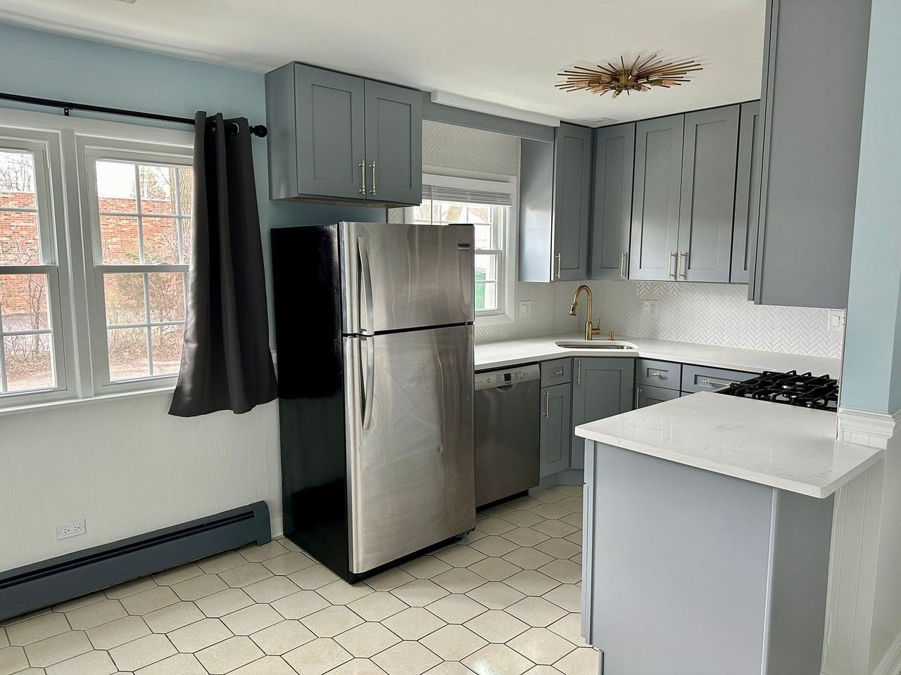 340 Waukegan Rd - Photo 4 of 22