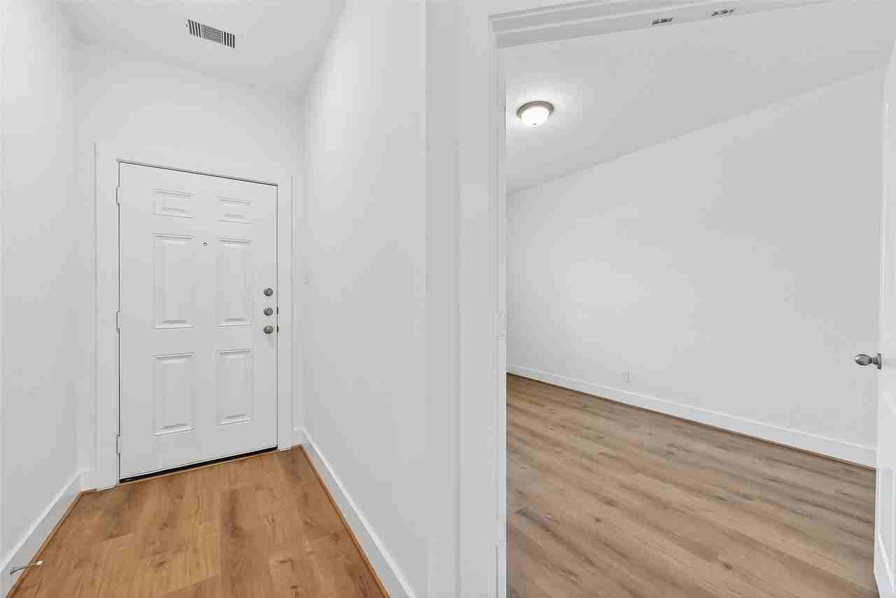 4506 Blue Mountain Laurel St - Photo 4 of 43