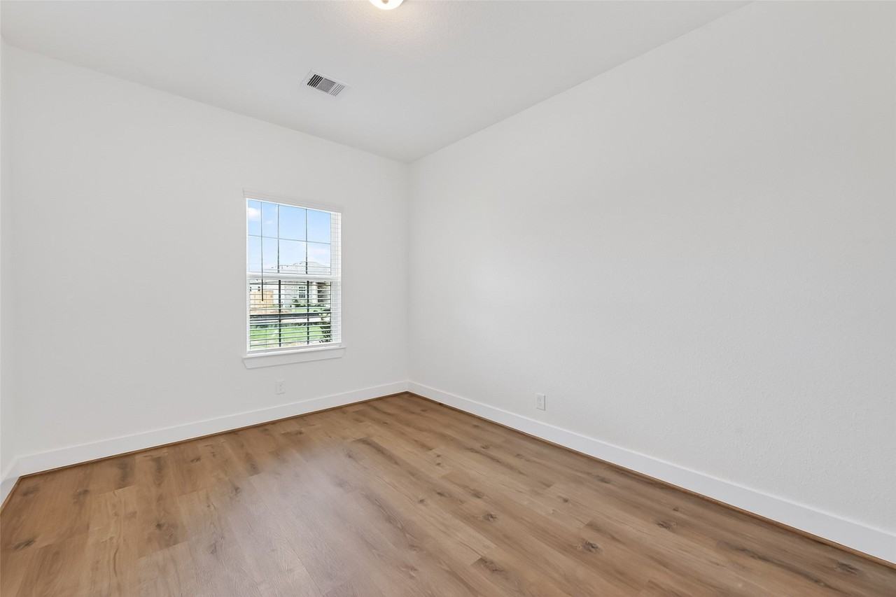 4506 Blue Mountain Laurel St - Photo 5 of 43