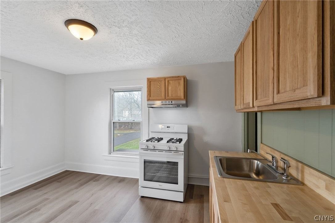 409 N 6th St - Photo 3 of 17