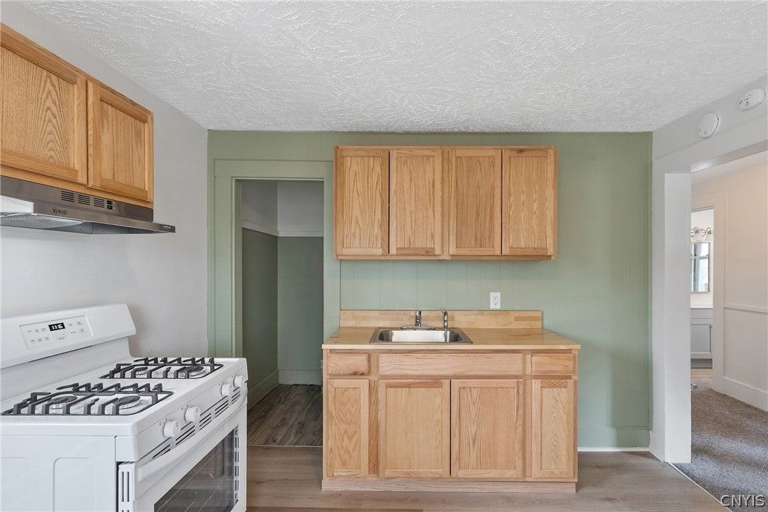 409 N 6th St - Photo 4 of 17