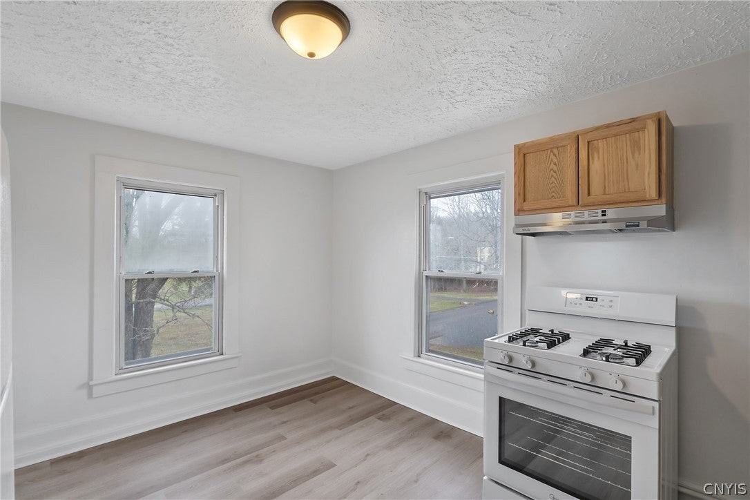 409 N 6th St - Photo 5 of 17