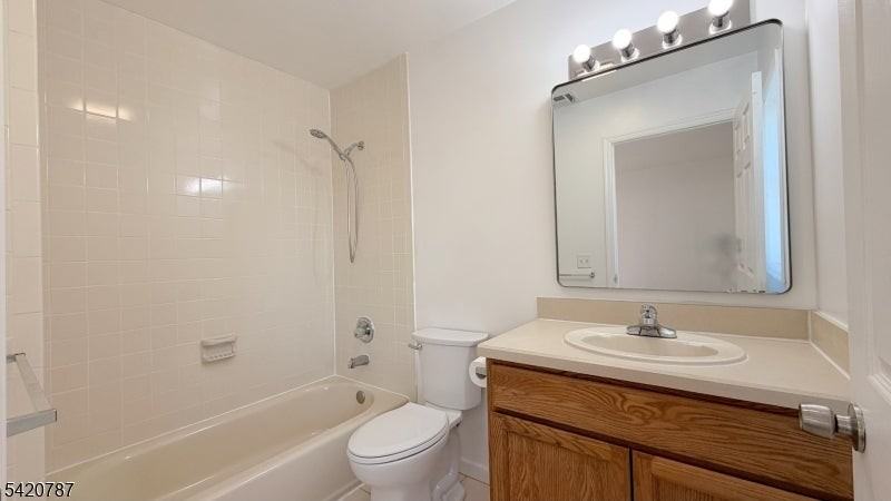 360 Broad St - Photo 7 of 15